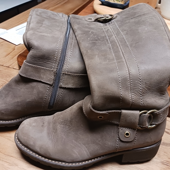 Clarks Gray Suede 100% Leather Knee - High Block Heel Boots - Picture 7 of 9